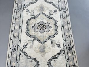 Oushak Rug No 500 - Size 4.4' x 7.7'